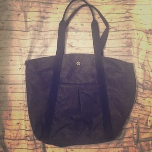 Lululemon Live Free Carry Zipper Tote Bag